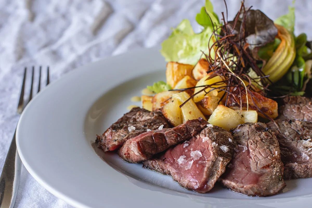 Tagliata con patate al forno